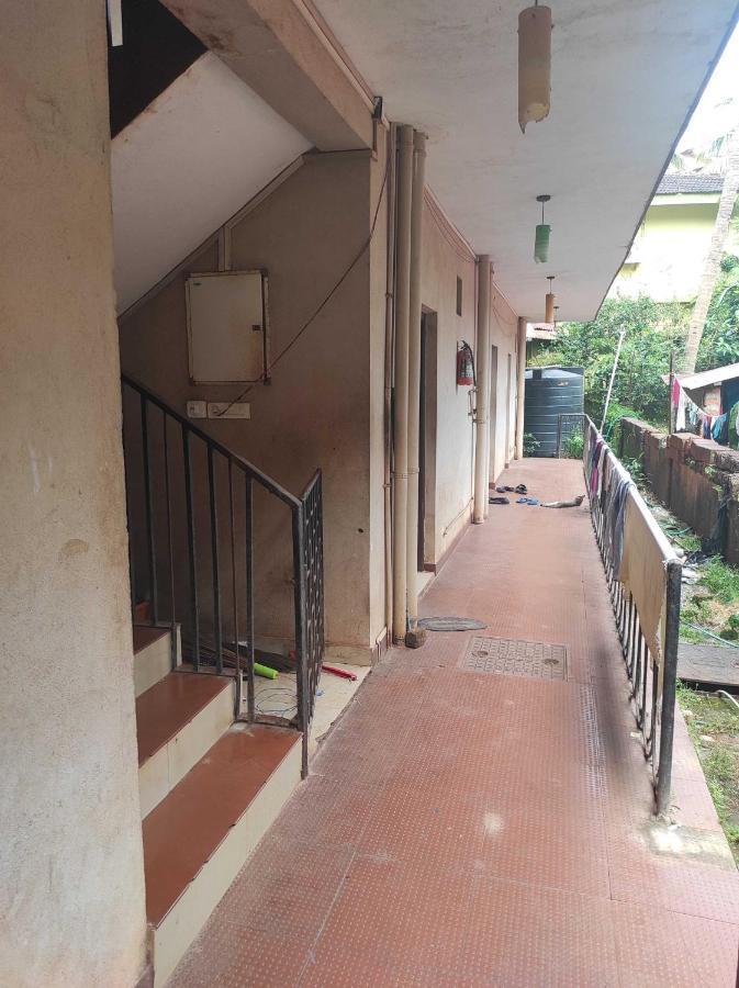 Oyo Village Inn 帕纳吉 外观 照片